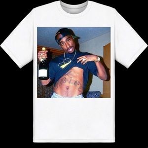 Tupac graphic tee !!